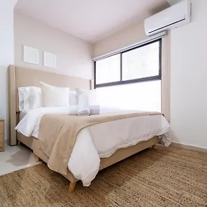 https://apt-cozy-located-in-manila-with-jacuzzi-and-ac.colombiamedellinhotels.com